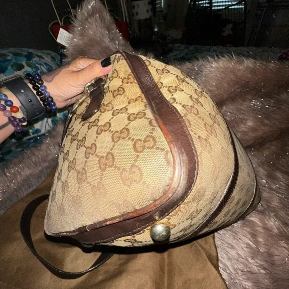 Authentic Vintage Gucci Boston bag I believe from the 90’s - Picture 5 of 16